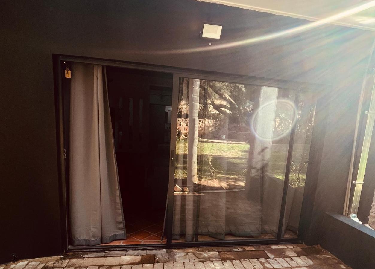 The Hart House Bed and Breakfast Hartbeespoort Exteriör bild