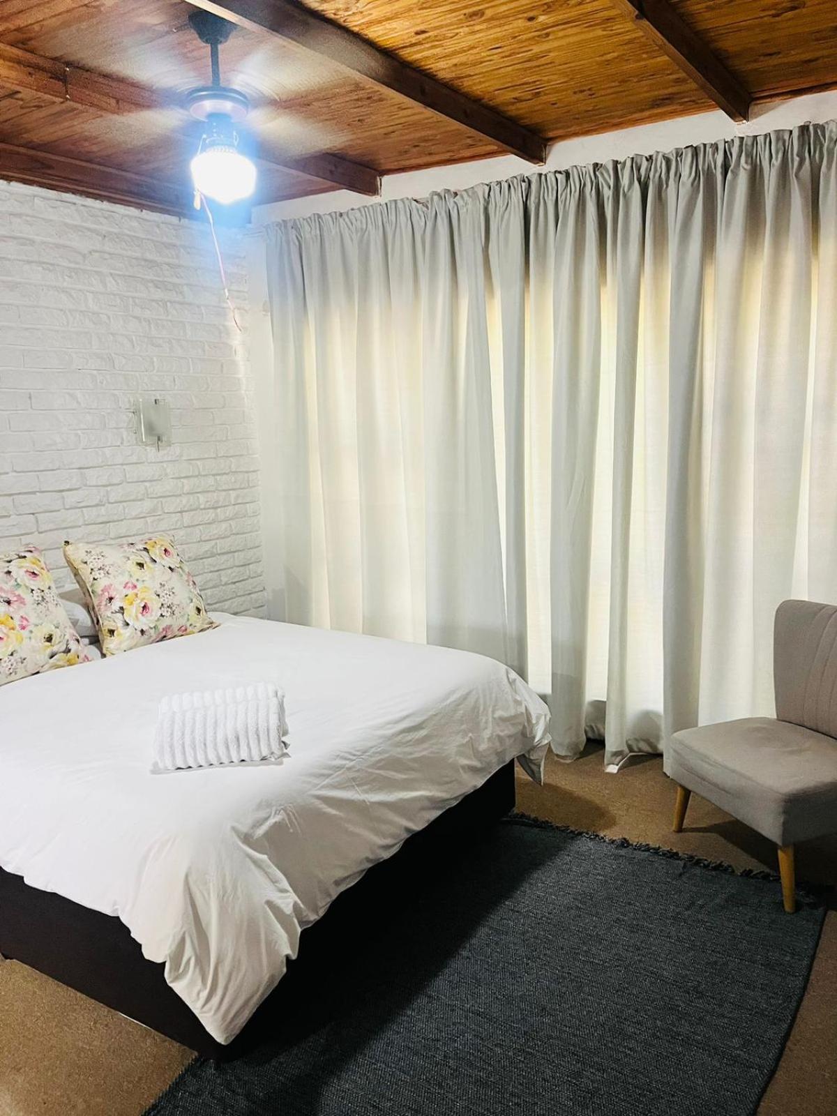 The Hart House Bed and Breakfast Hartbeespoort Exteriör bild